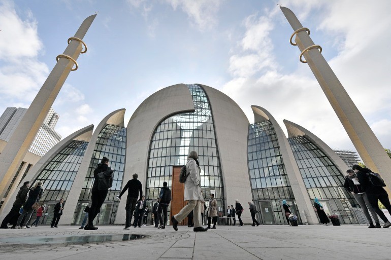 Untuk Pertama Kalinya Azan Dikumandangkan di Masjid Terbesar Cologne