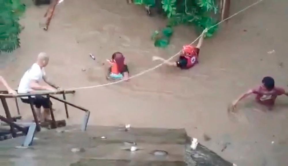 Banjir landa Filipina, belasan orang tewas