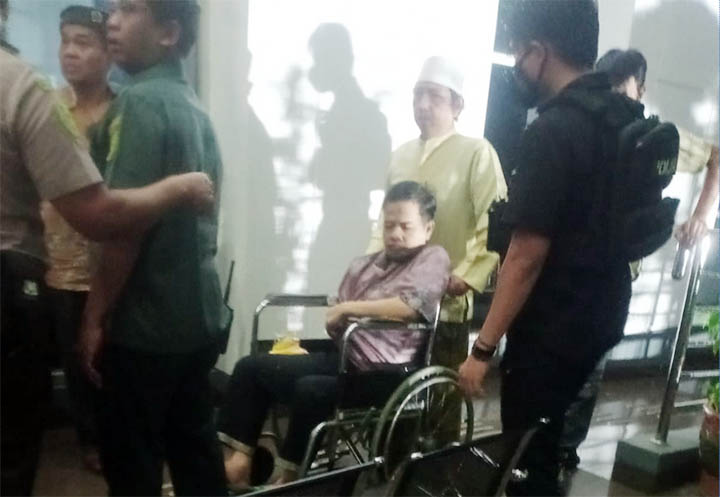 Sakit saat Sidang Pleidoi, Ustadz Anung Al Hamat Dibawa ke RS