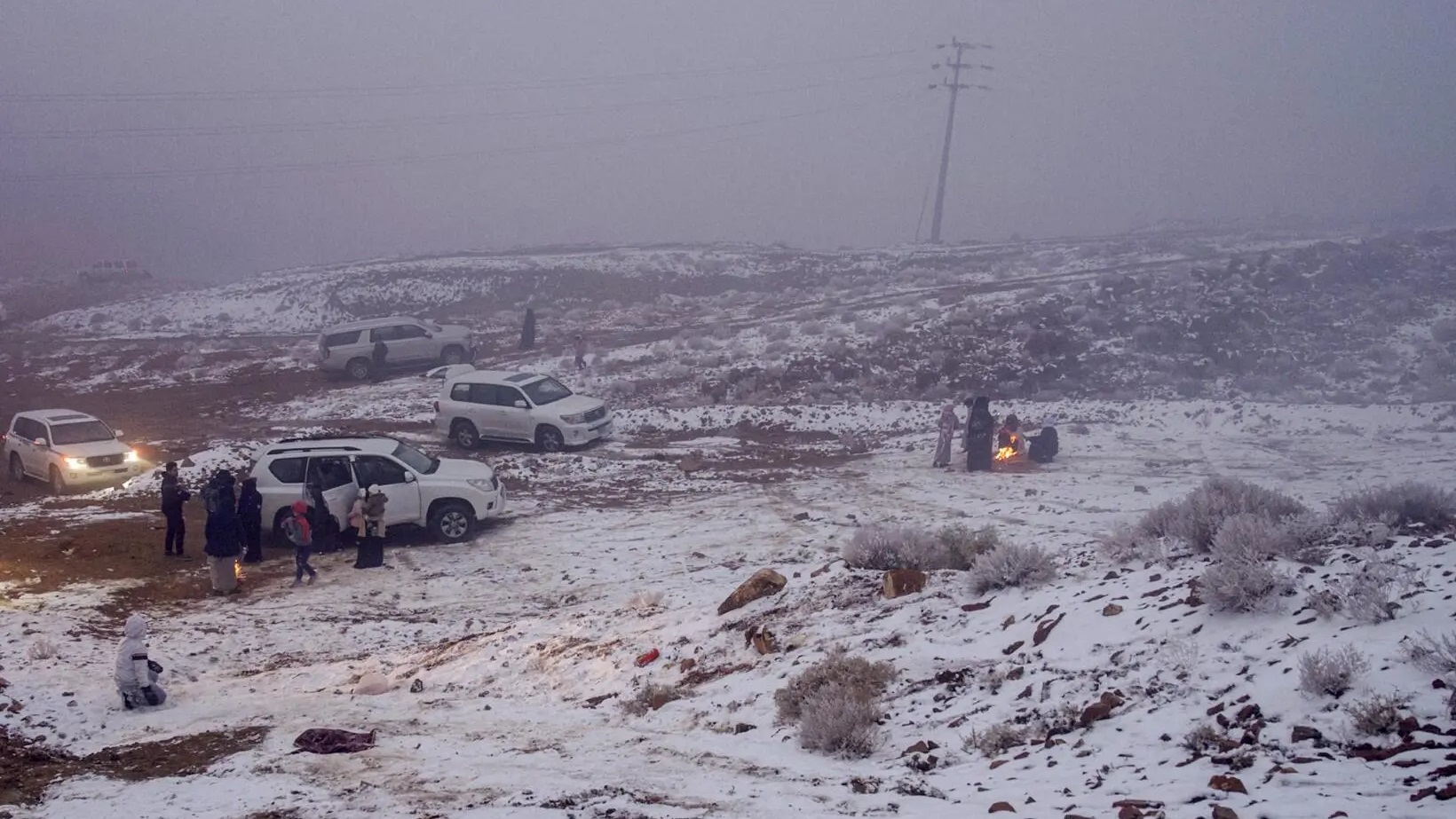 Arab Saudi Ditutupi Salju, Warga Sambut Dengan Senang
