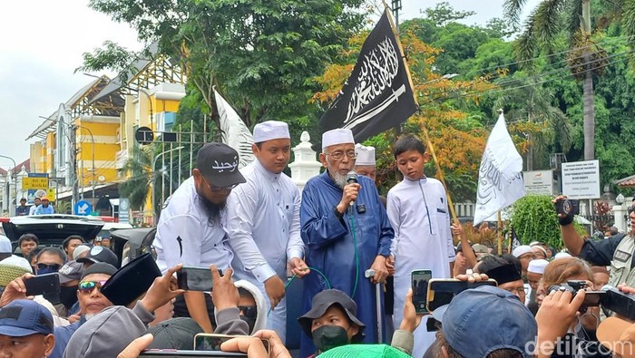 Ustadz Abu Bakar Ba’asyir ikut dalam aksi unjuk rasa di Solo kutuk pembakaran Al-Qur’an