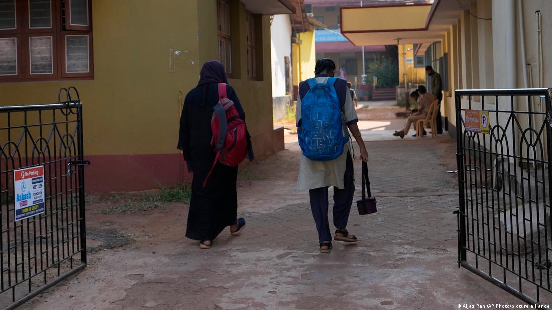 Dana Beasiswa Dihentikan, Pelajar Muslim India Kesulitan