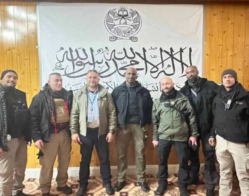 PBB Dikritik Usai Timnya Berfoto di Bawah Bendera Taliban