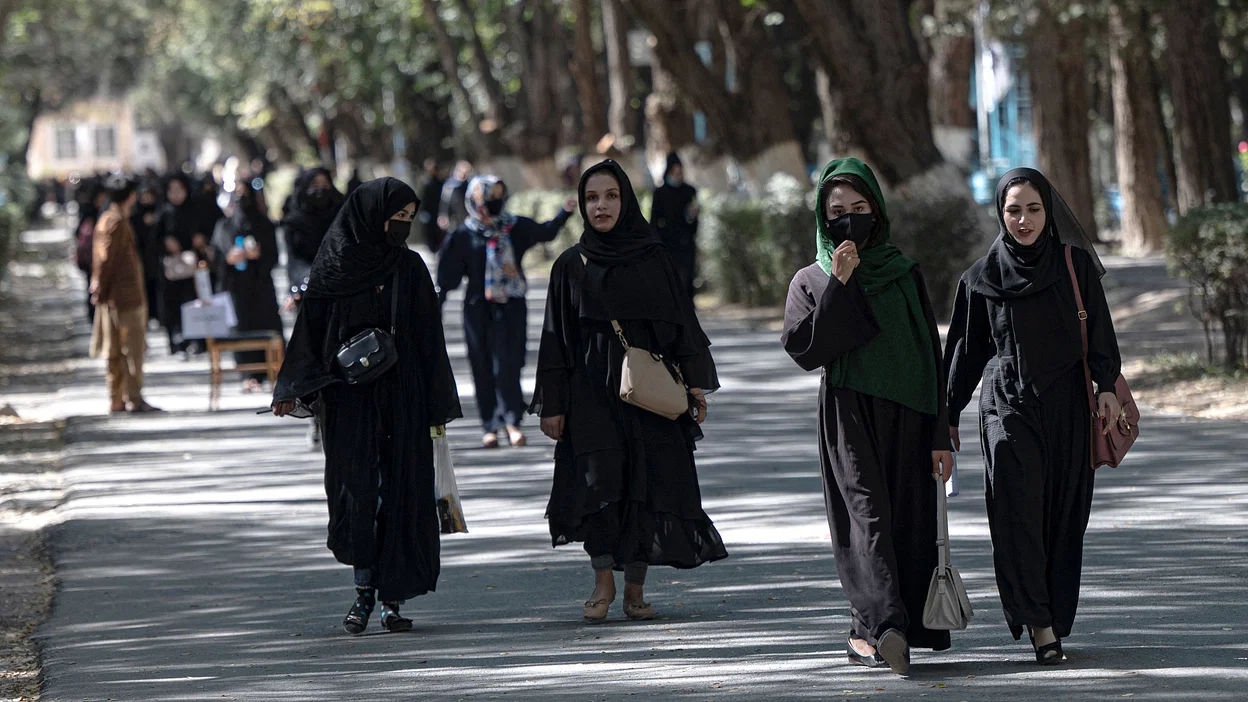 Taliban Tunda Sementara Ujian Masuk Universitas untuk Perempuan