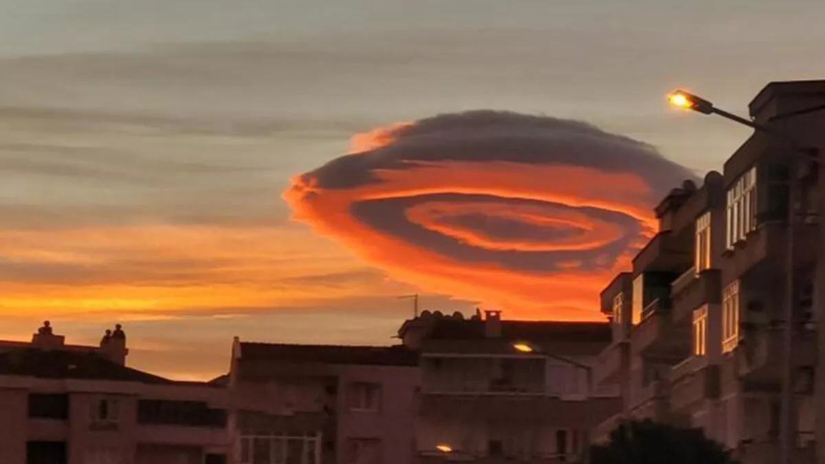 Warga Bursa Geger, Penampakan ‘UFO’ Jelas di Langit Turki