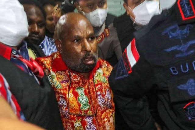 KPK Resmi Tahan Lukas Enembe