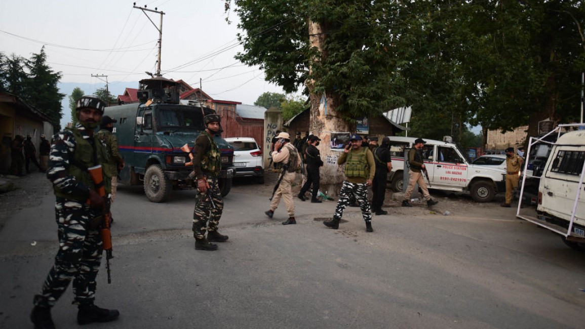 Pria Bersenjata Tembak Rumah Warga Sipil di Kashmir, 4 Tewas