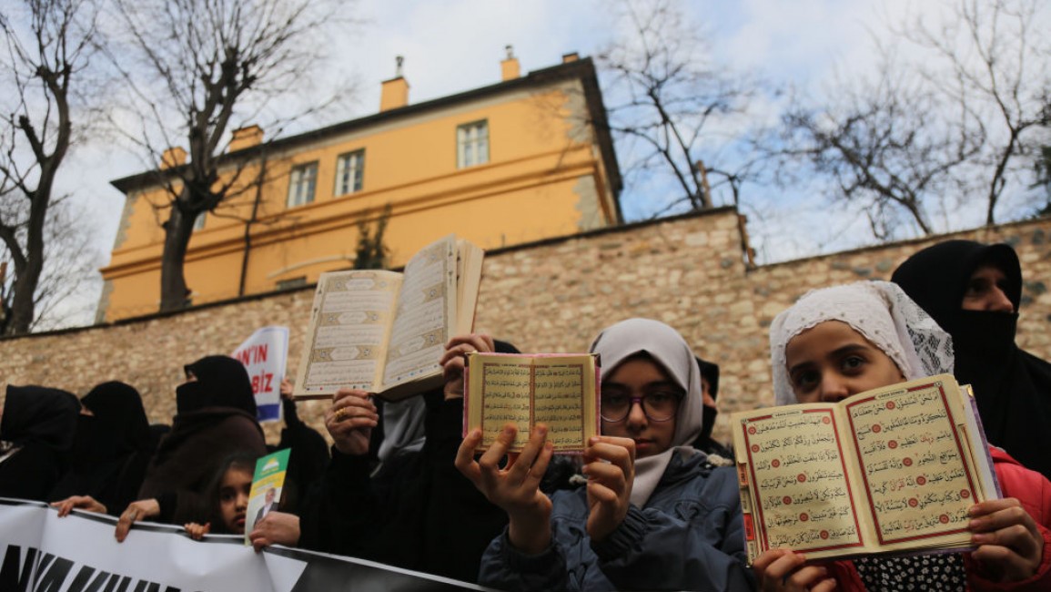 Muslim Turki Terus Lancarkan Aksi Protes Atas Pembakaran Al-Qur’an di Swedia