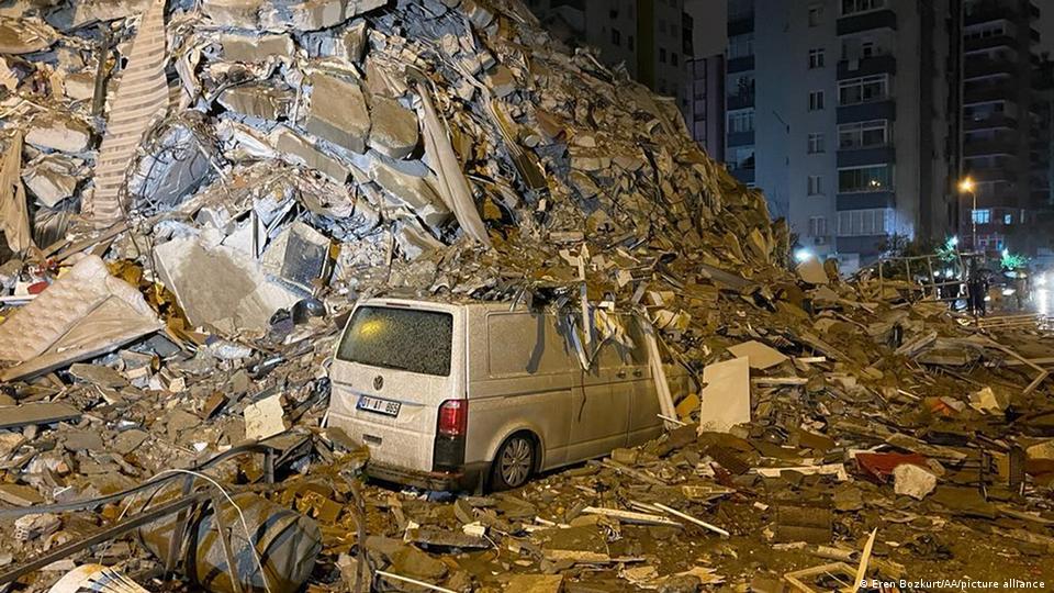 195 orang tewas dalam gempa bumi besar yang mengguncang Suriah dan Turki