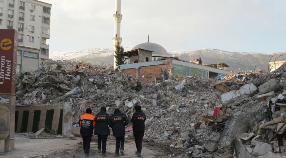 Para dokter Turki bergegas ke daerah yang dilanda gempa untuk memperkuat sistem kesehatan