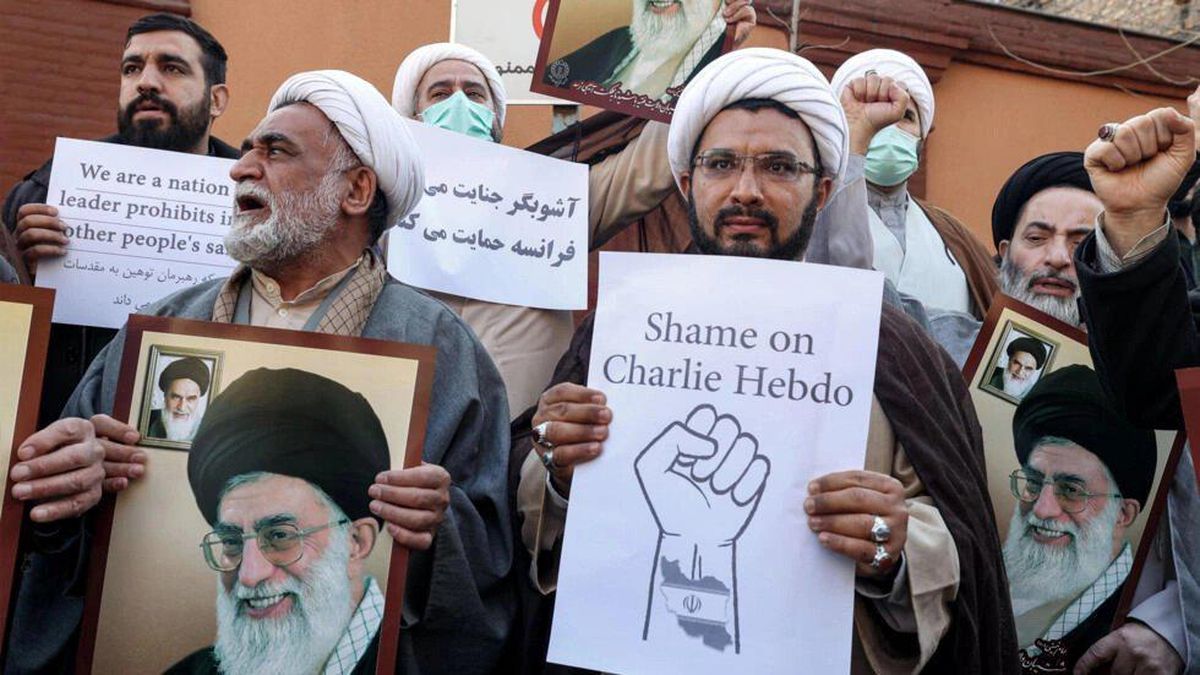 Microsoft: Balas Kartun Khamenei, Peretas Iran Bobol Laman Charlie Hebdo