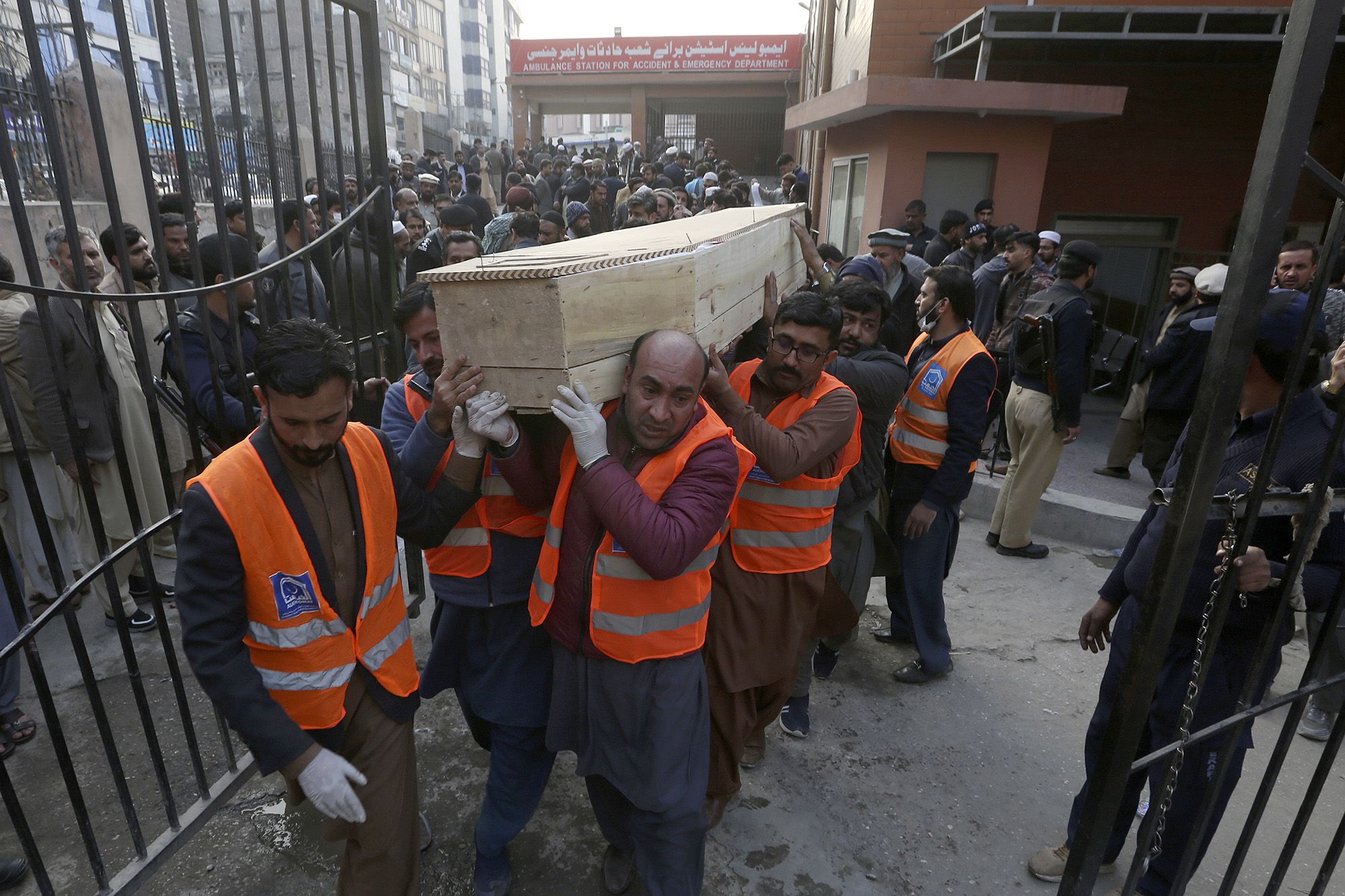 Pakistan Tangkap 23 Orang Terkait Bom Masjid Peshawar, Pelaku Diduga Gunakan Seragam Polisi
