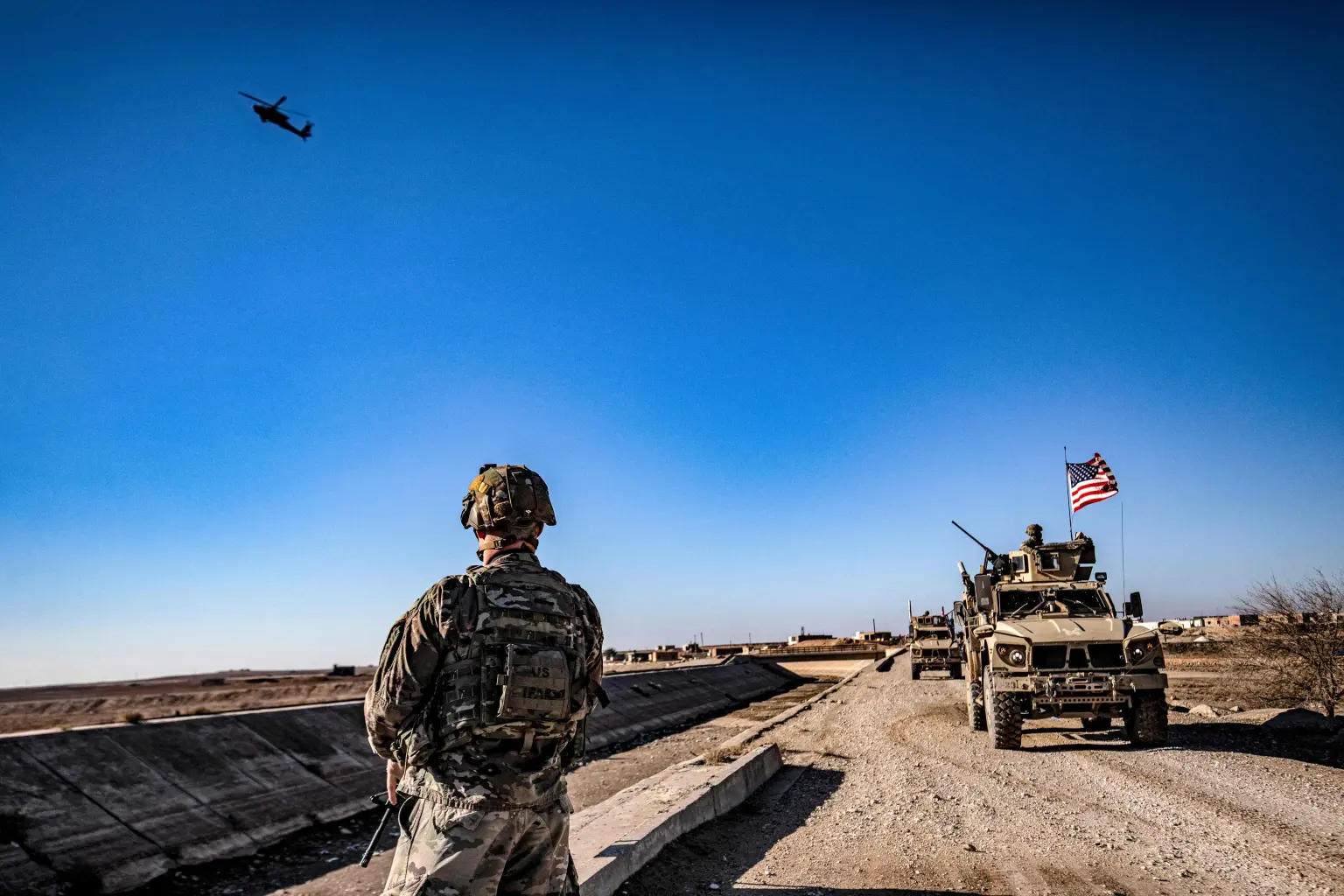 Serangan Helikopter Apache Tewaskan Tokoh Penting ISIS, 4 Pasukan Khusus AS Ikut Terluka