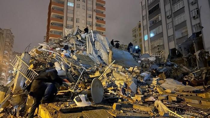 Korban gempa Turki dan Suriah diperkirakan bisa mencapai 10 ribu