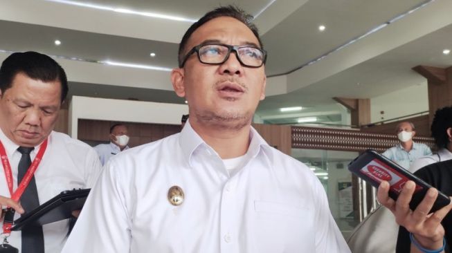 Viral pernyataan injak Al-Qur’an, Plt Bupati Bogor minta maaf dan mengaku khilaf