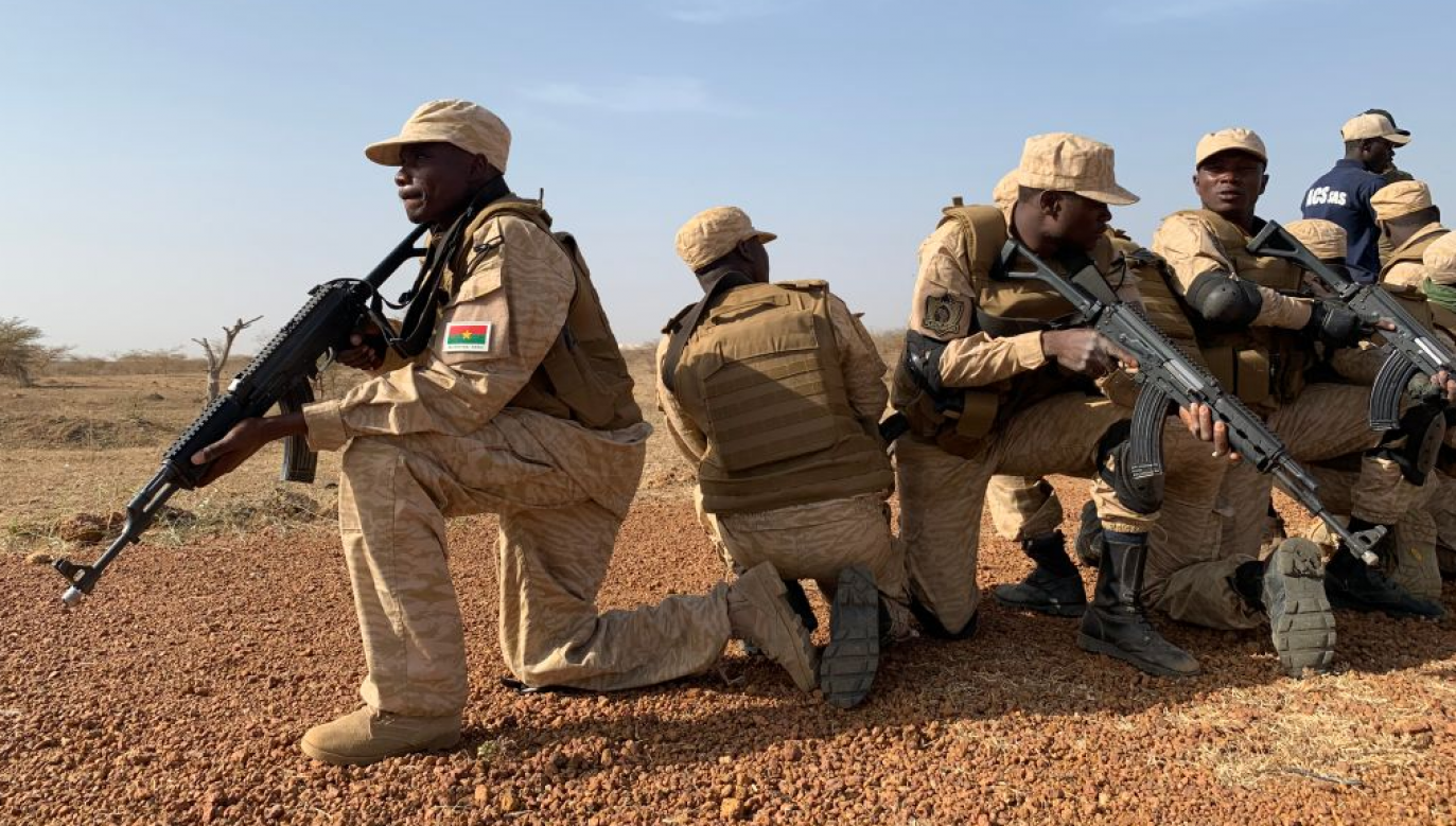 Empat Belas Tentara Burkina Faso Tewas dalam Serangan Jihadis