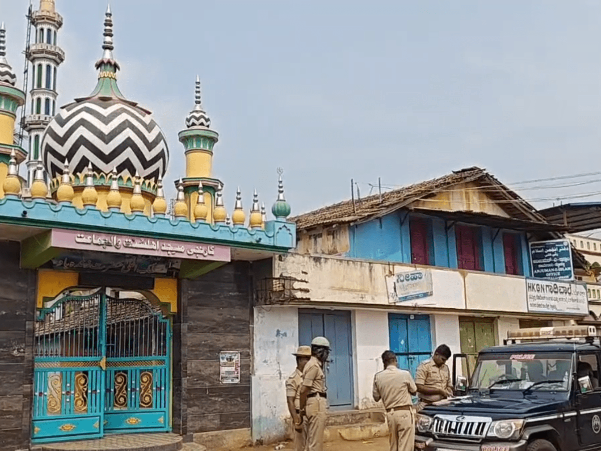 Masjid di Karnataka Dilempari Batu, 20 Orang Hindu Radikal Ditangkap