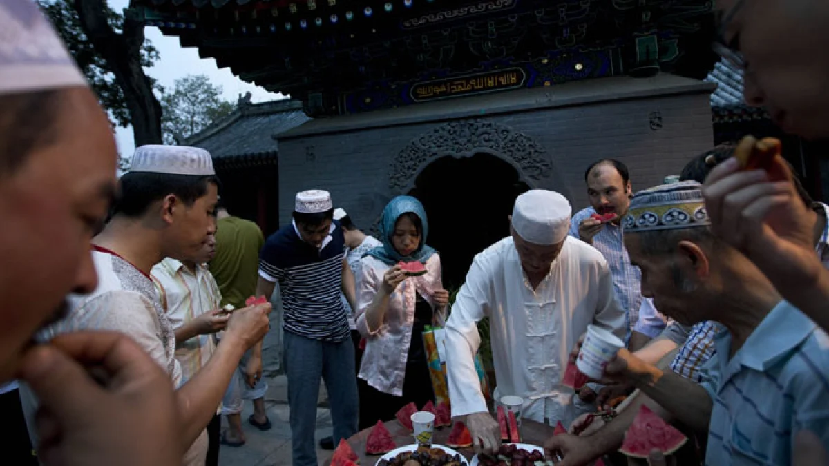 Ramadhan Mulai, Muslim Uighur Dihalangi Berpuasa dan Dimatai-matai Cina