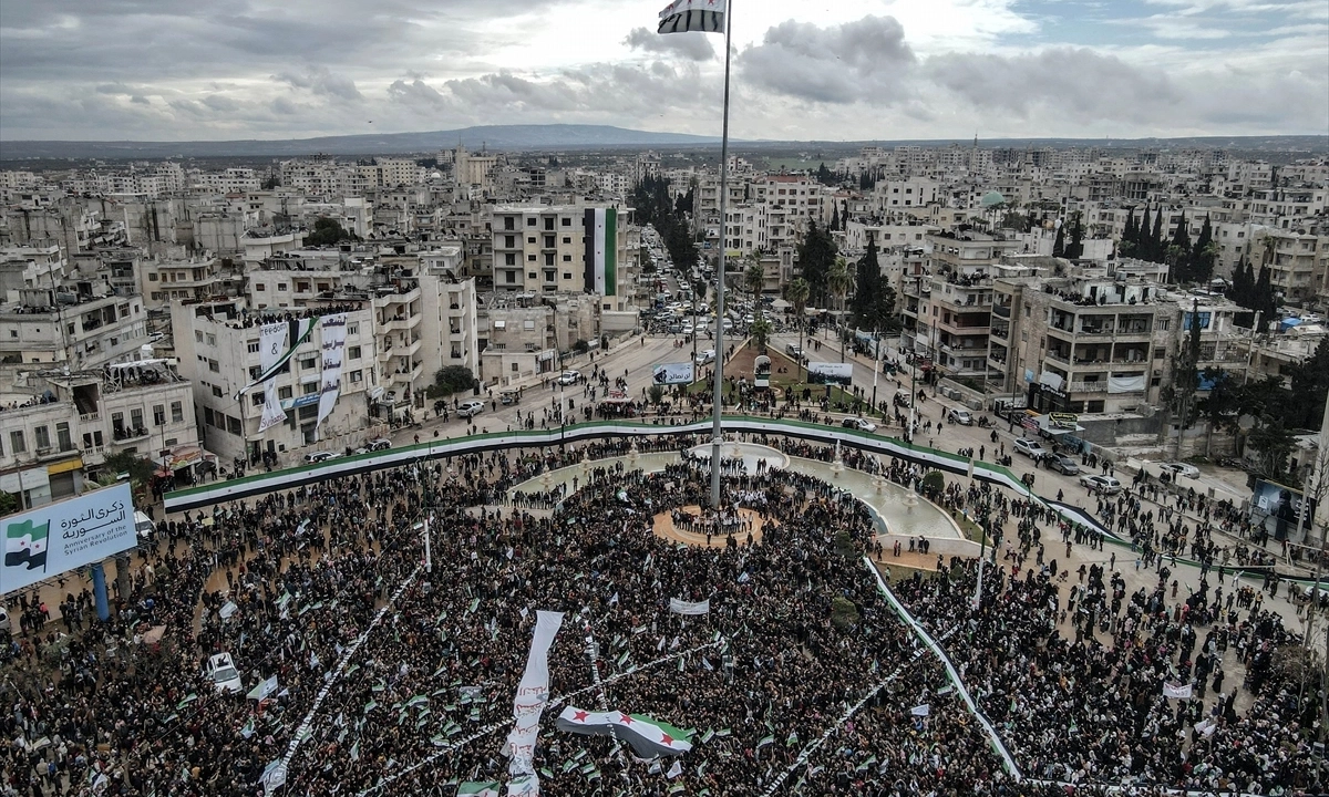 Ribuan Warga Idlib Turun ke Jalan, Peringati 12 Tahun Revolusi Suriah