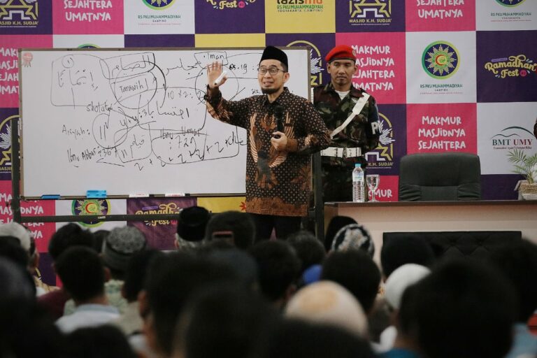 Enam Ribu Jamaah Hadiri Tabligh Akbar Ustadz Adi Hidayat di Sleman