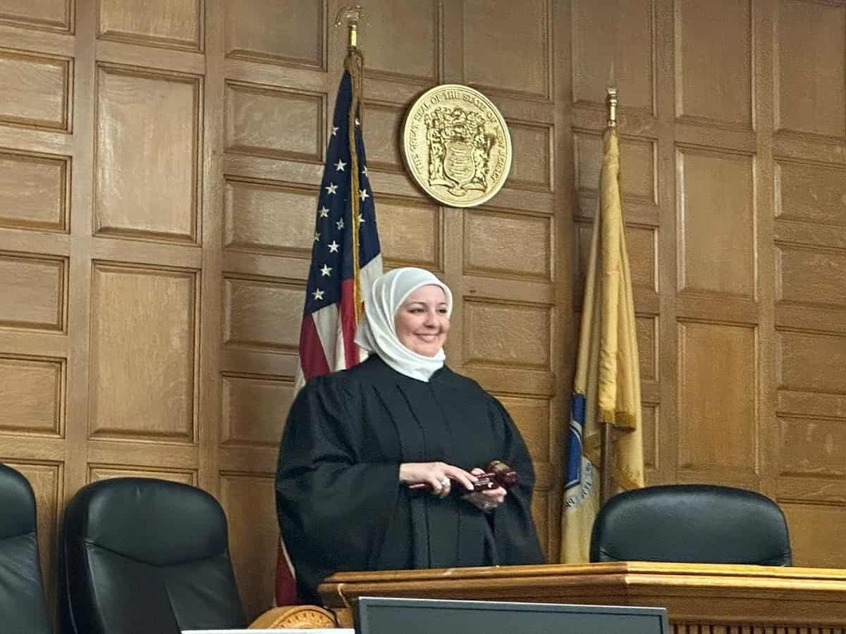 Wanita Muslim Jadi Hakim Berjilbab Pertama di AS