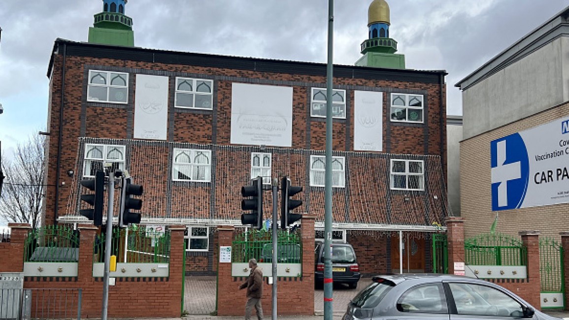 Pria yang Dituduh Melakukan Serangan di Dekat Masjid Inggris Ditahan