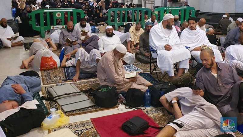 Jutaan Jamaah Padati Hari Itikaf Pertama di Dua Masjid Suci