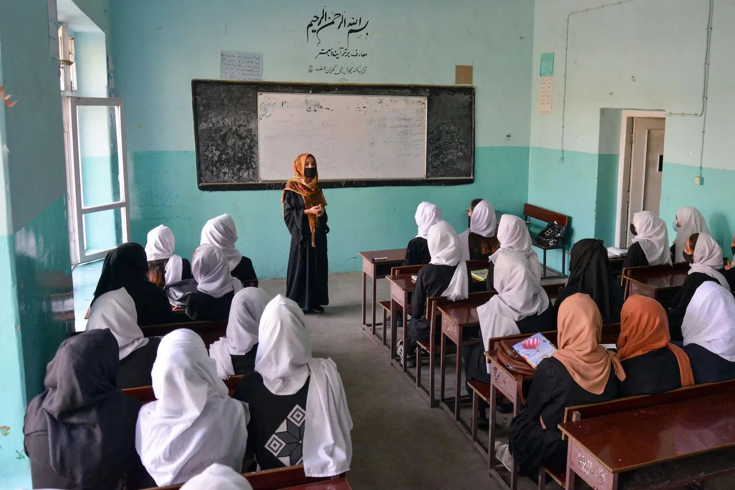 Ulama Afghanistan Desak Perempuan Segera Mendapatkan Pendidikan