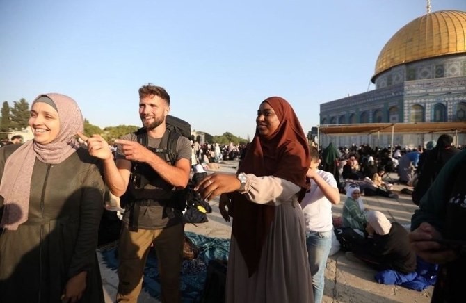 Pria yang Berjalan dari Prancis ke Al-Aqsa Terharu Oleh Sambutan Muslim Palestina
