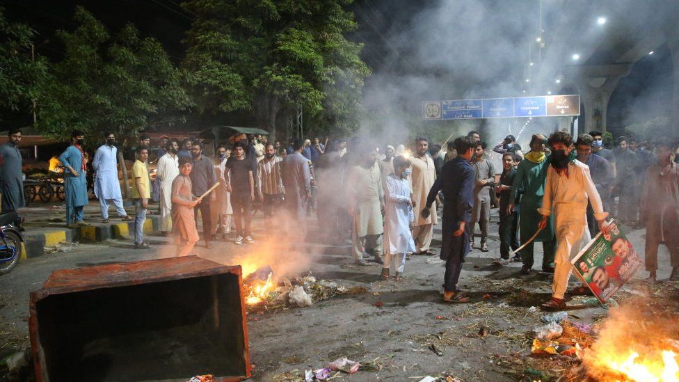 Ketegangan menyelimuti Pakistan jelang sidang Imran Khan