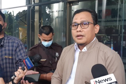 KPK Geledah Rumah dan Apartemen Tersangka Korupsi Bansos Beras