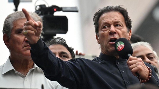 Imran Khan dihadirkan di pengadilan