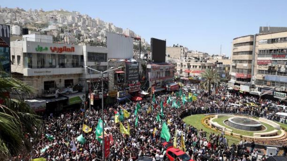 Ribuan Orang Hadiri Pemakaman 3 Warga Palestina yang Dibunuh Oleh Pasukan “Israel” di Nablus