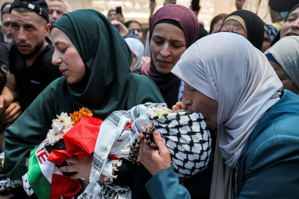 Ratusan orang banjiri upacara pemakaman bayi Palestina yang ditembak “Israel”