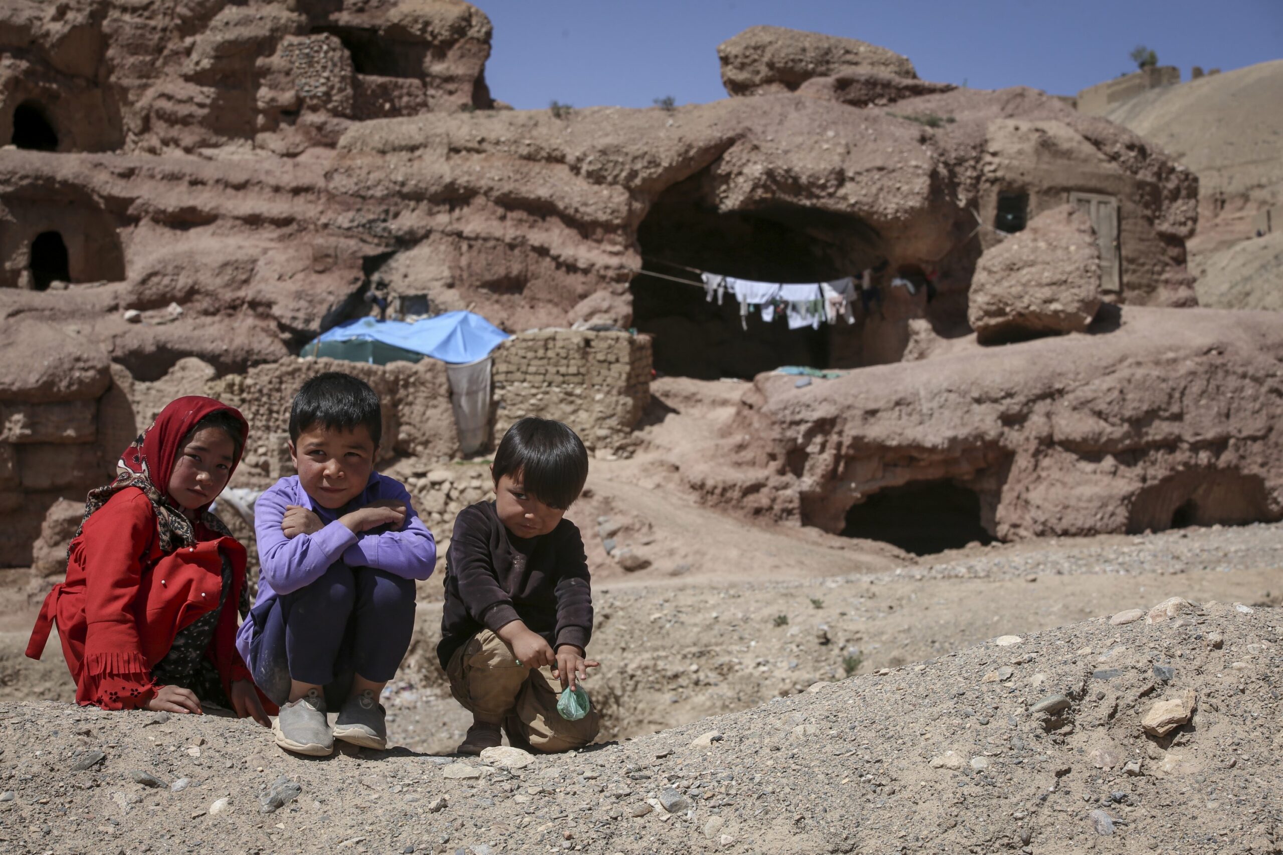 Belum Dibuka Kembali Pendidikan, Anak Perempuan Afghanistan Pilih Sekolah di Gua