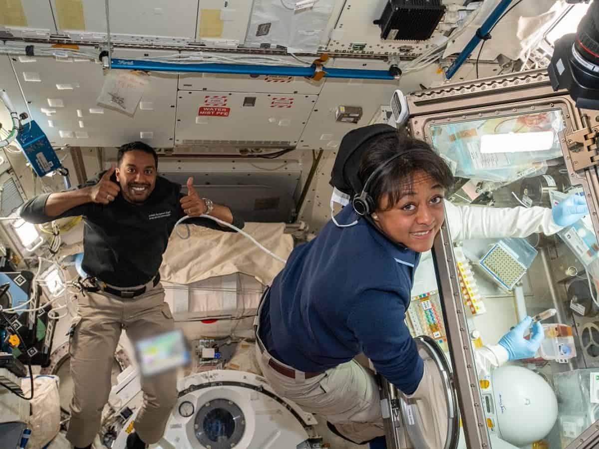 ‘Buktikan Bumi Bulat’, Dua Astronot Saudi Kembali Dari Luar Angkasa