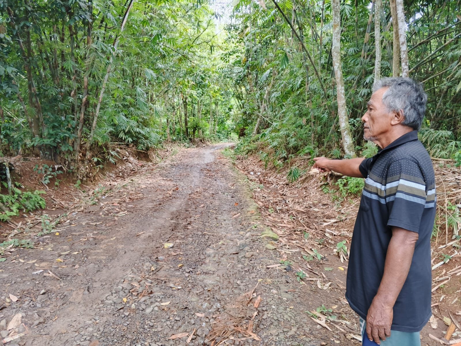 Dana Desa Rp 1 Miliar Dibawa Kabur Bendahara, Warga Petir Serang Gagal  Nikmati Jalan Baru | Arrahmah.id